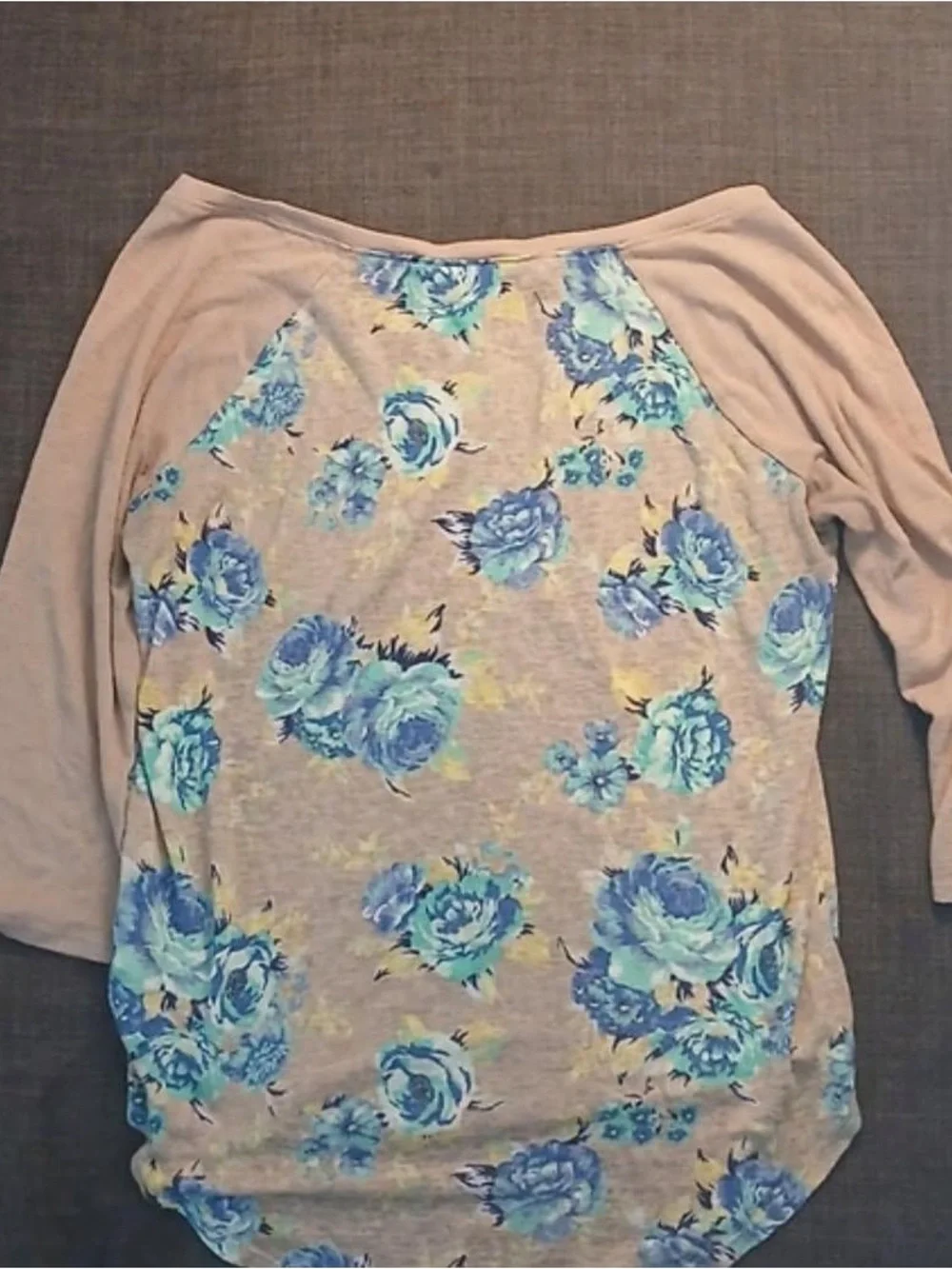 Arizona Jean Company Floral Raglan Top with Blue Roses and Light Pink Sleeves